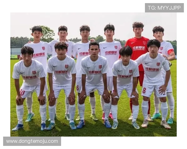 中国男足U19迎战强敌全力争胜展现青春风采与拼搏精神