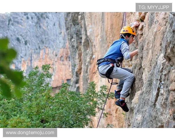 攀岩心理素质探讨：西安攀岩队如何应对挑战与压力